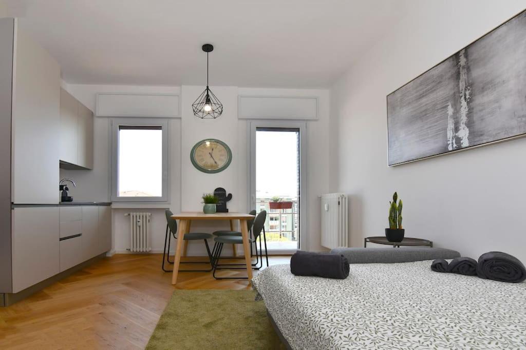 Luminoso Bilocale Con Terrazzino Apartamento Milán
