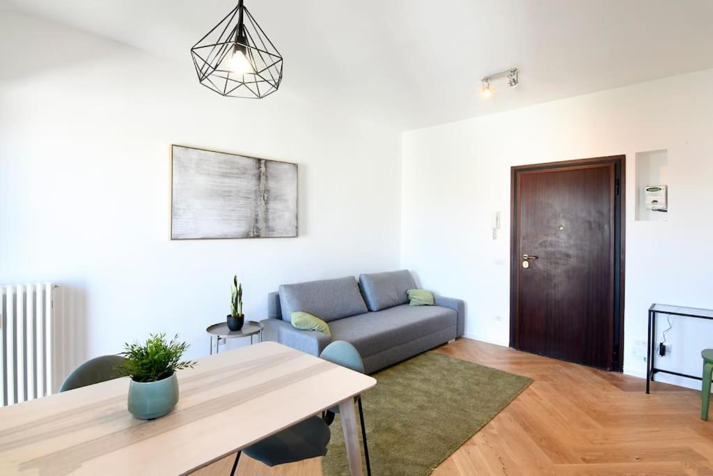 Apartamento Luminoso Bilocale Con Terrazzino Milán