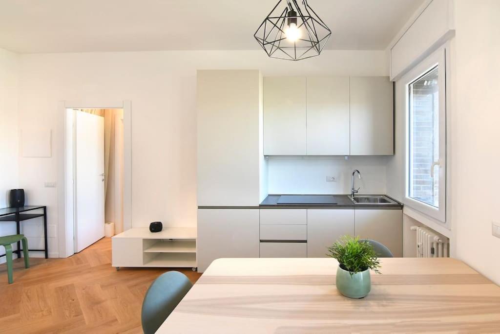 Apartamento Luminoso Bilocale Con Terrazzino Milán